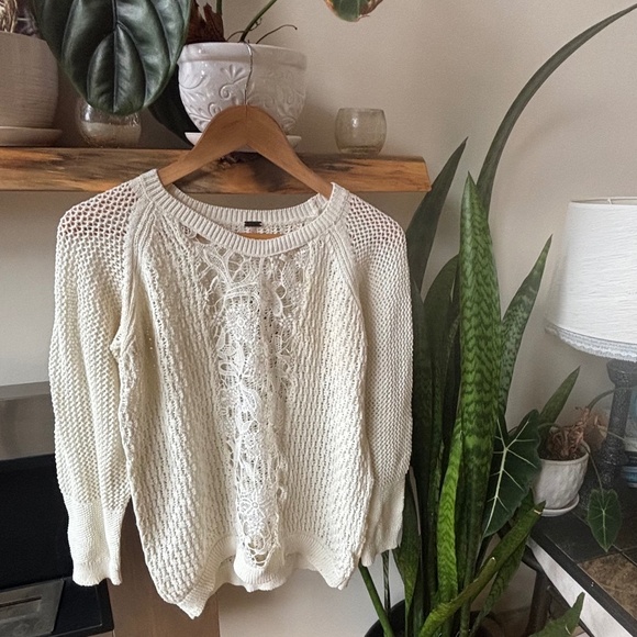 Lovely Poof! Sweater with Unique Detailing - Picture 1 of 5